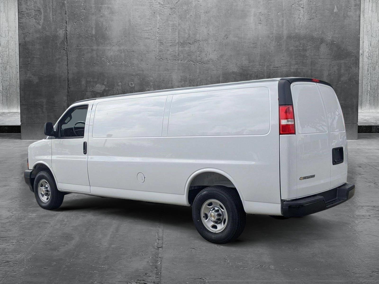 2025 Chevrolet Express Cargo 2500 Vehicle Photo in PEMBROKE PINES, FL 33024-6534