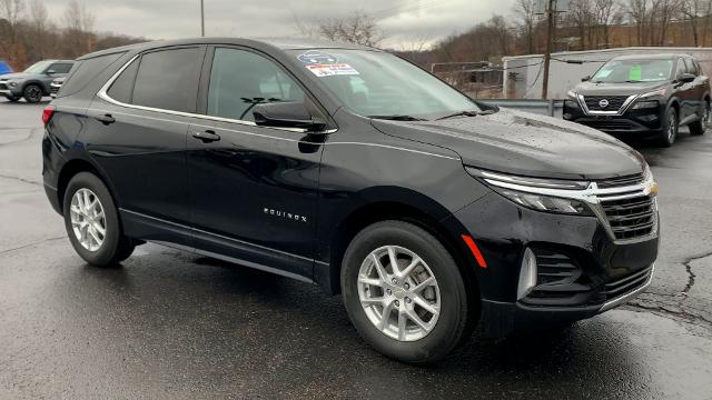 2022 Chevrolet Equinox Vehicle Photo in MOON TOWNSHIP, PA 15108-2571