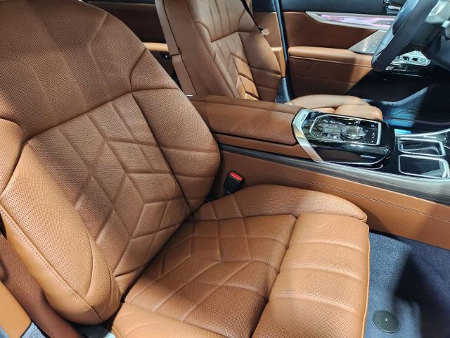 2025 BMW i7 Vehicle Photo in GRAPEVINE, TX 76051