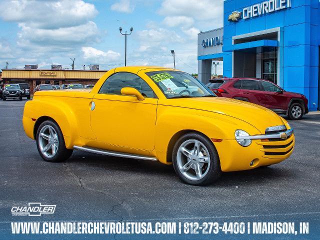 2004 Chevrolet SSR Vehicle Photo in MADISON, IN 47250-1611