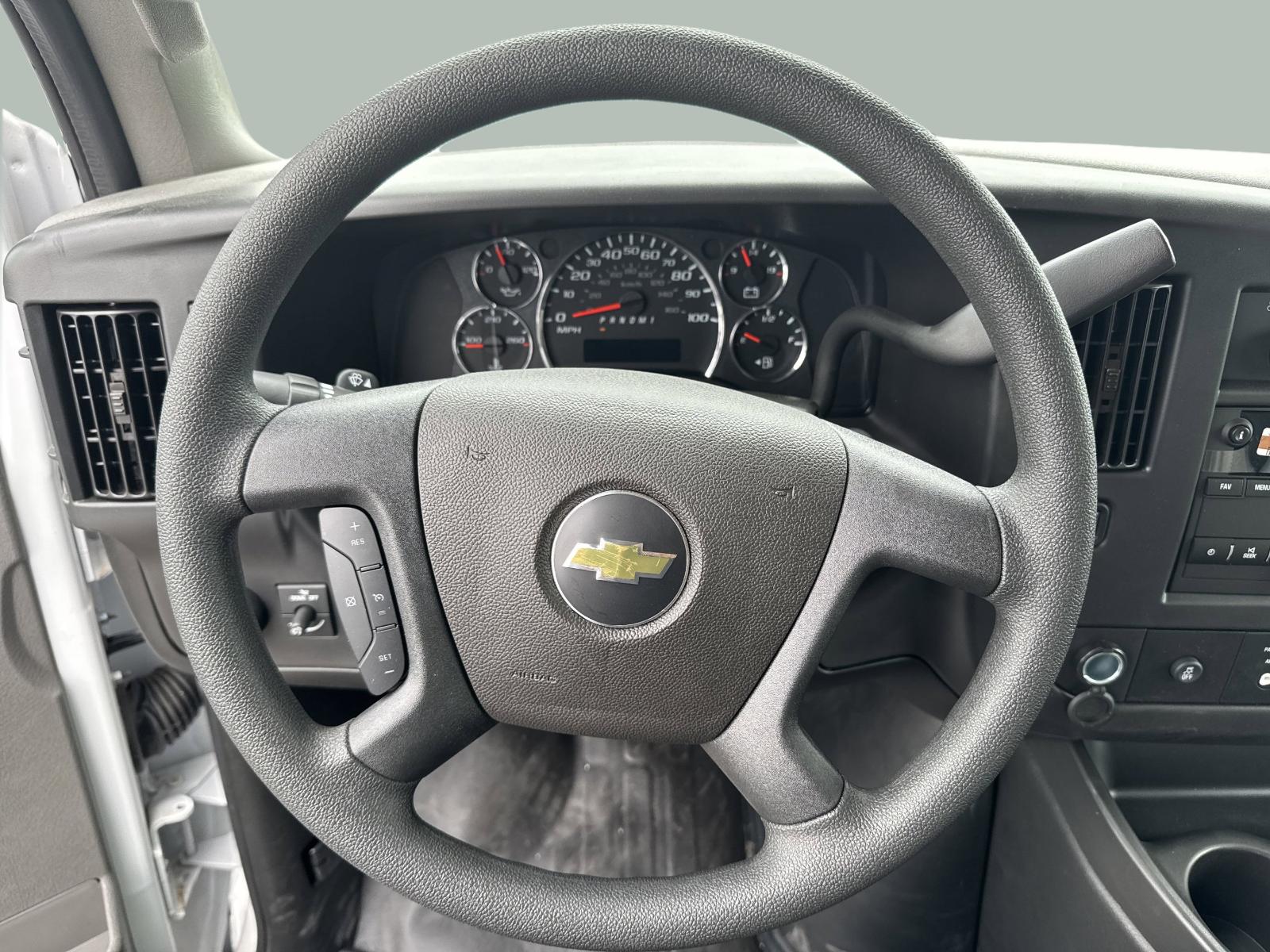 2025 Chevrolet Express Cutaway 3500 Vehicle Photo in GEORGETOWN, TX 78626-7508