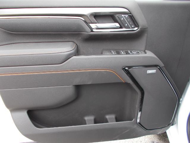 2025 GMC Sierra 2500 HD Vehicle Photo in LOWELL, MA 01852-4336