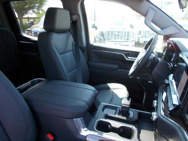 2025 GMC Sierra 1500 Vehicle Photo in LOWELL, MA 01852-4336