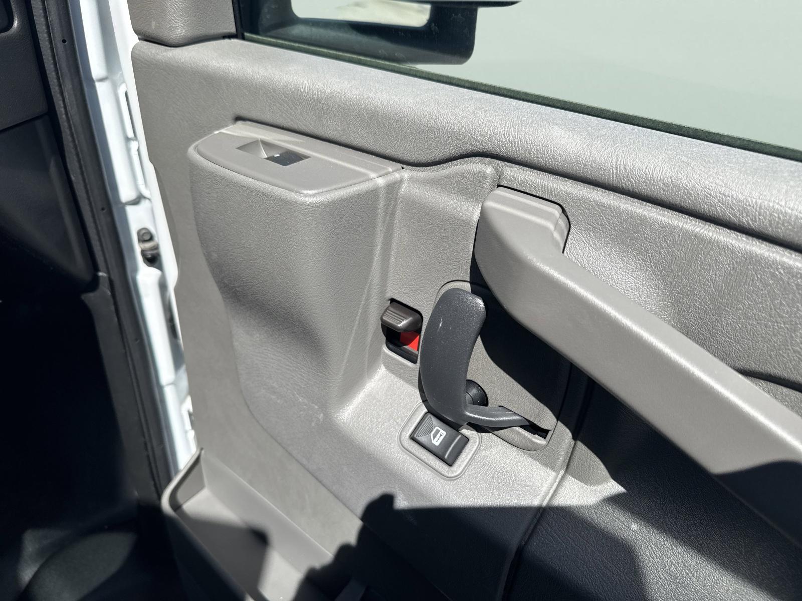 2025 Chevrolet Express Cutaway 3500 Vehicle Photo in GEORGETOWN, TX 78626-7508