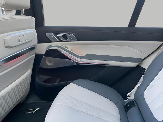 2024 BMW X7 Vehicle Photo in APPLETON, WI 54914-8833