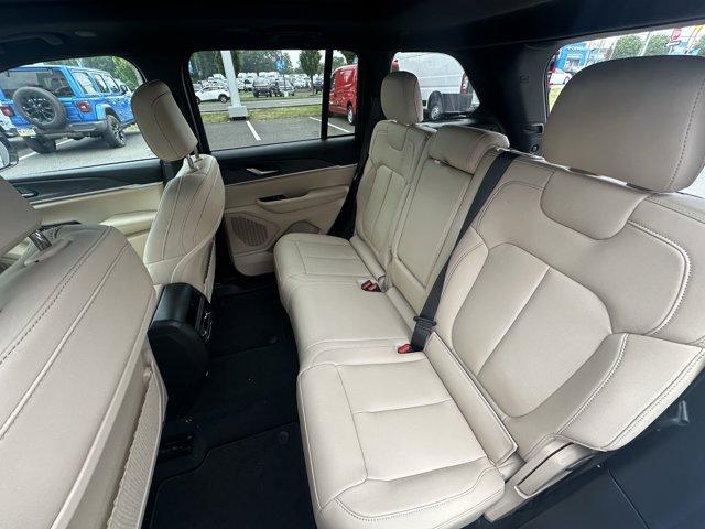 2025 Jeep Grand Cherokee Vehicle Photo in Doylsetown, PA 18901