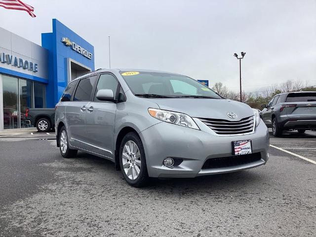 View vehicle photo 7