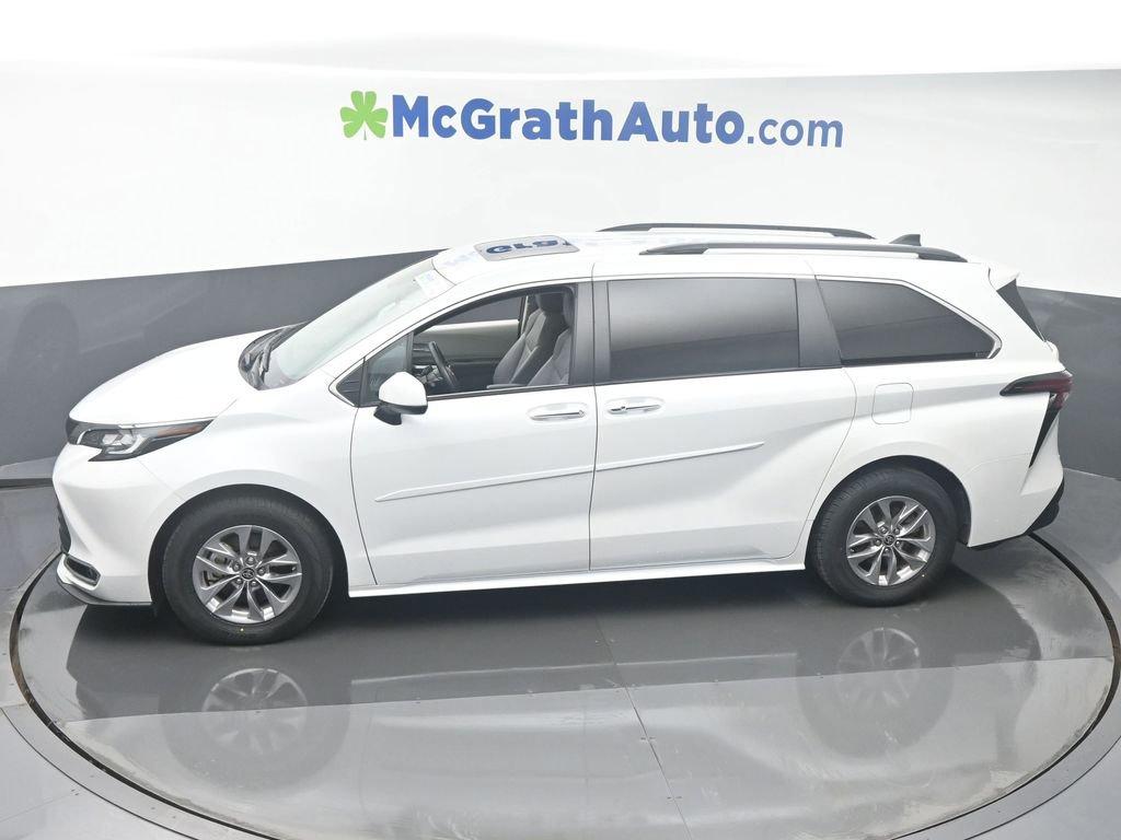 2022 Toyota Sienna Vehicle Photo in Cedar Rapids, IA 52402