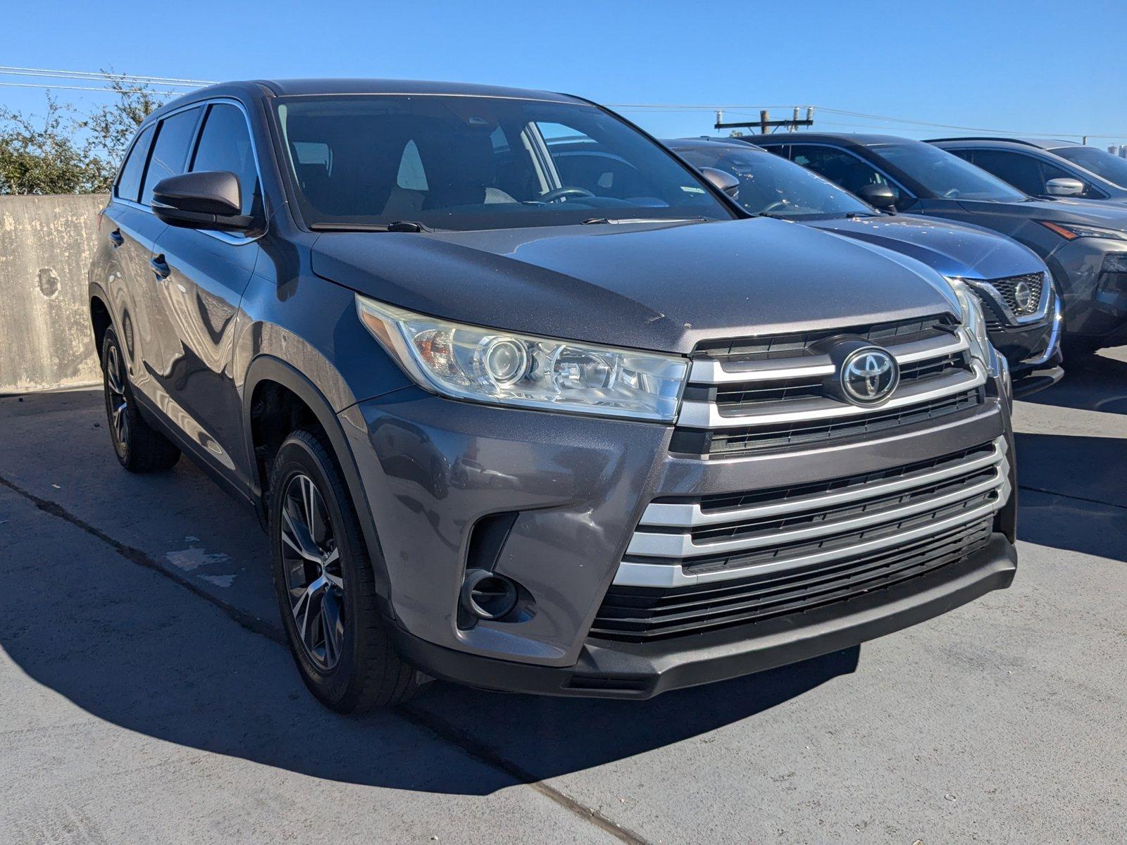 2019 Toyota Highlander Vehicle Photo in Miami, FL 33135