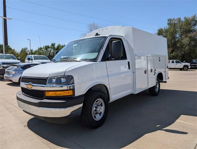 2024 Chevrolet Express Commercial Cutaway Vehicle Photo in ENGLEWOOD, CO 80113-6708