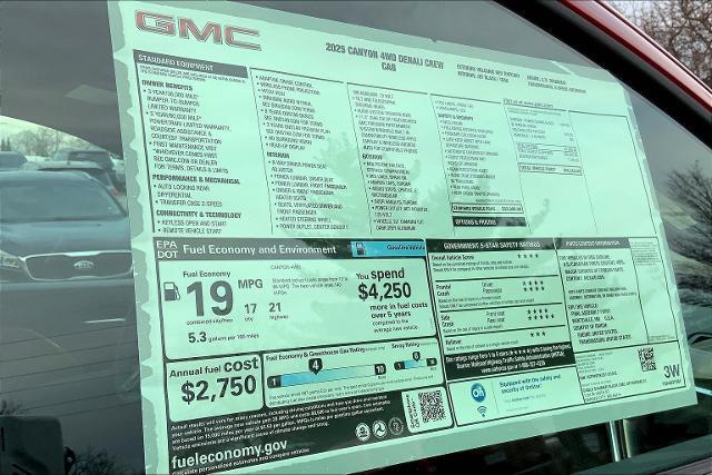 2025 GMC Canyon Vehicle Photo in KANSAS CITY, MO 64114-4545