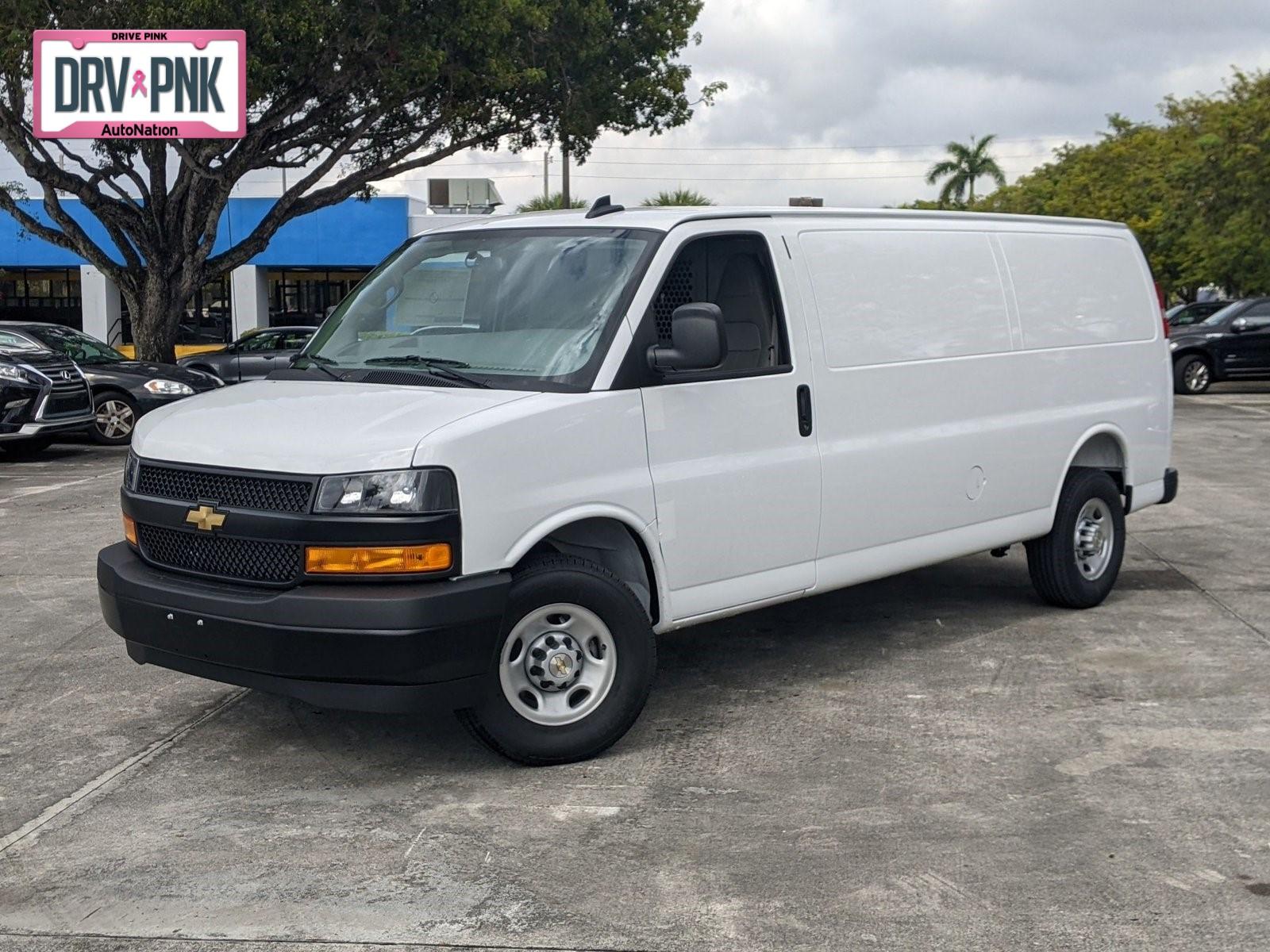 2025 Chevrolet Express Cargo 2500 Vehicle Photo in PEMBROKE PINES, FL 33024-6534