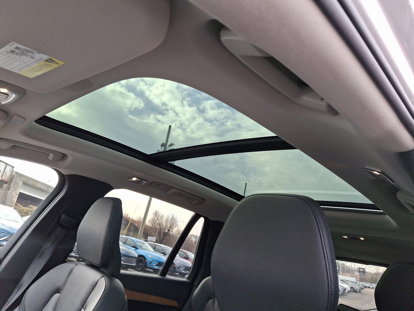 2022 Volvo XC90 Vehicle Photo in Trevose, PA 19053