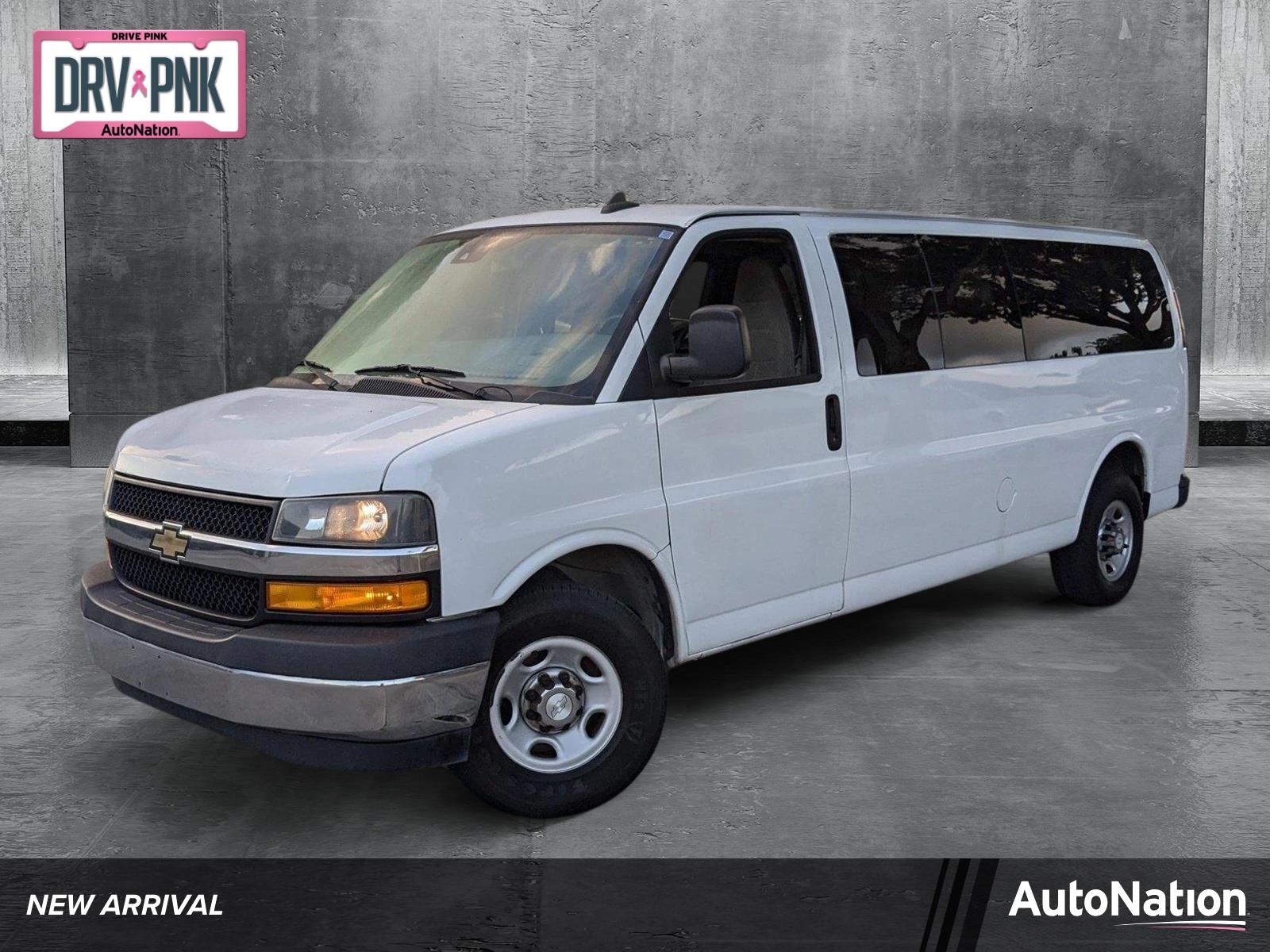 2019 Chevrolet Express Passenger Vehicle Photo in PEMBROKE PINES, FL 33024-6534