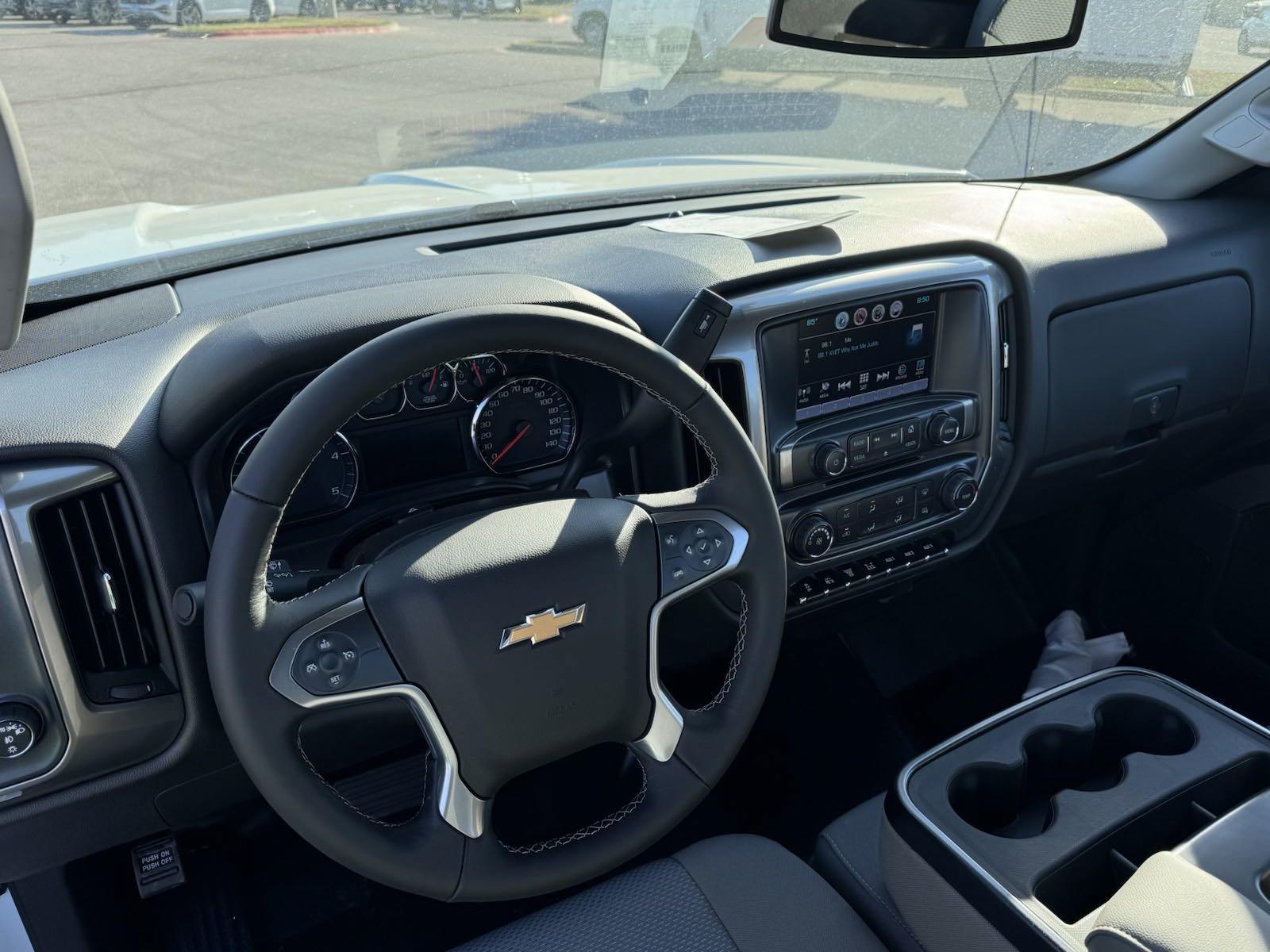 2024 Chevrolet Silverado 5500 HD Vehicle Photo in GEORGETOWN, TX 78626-7508