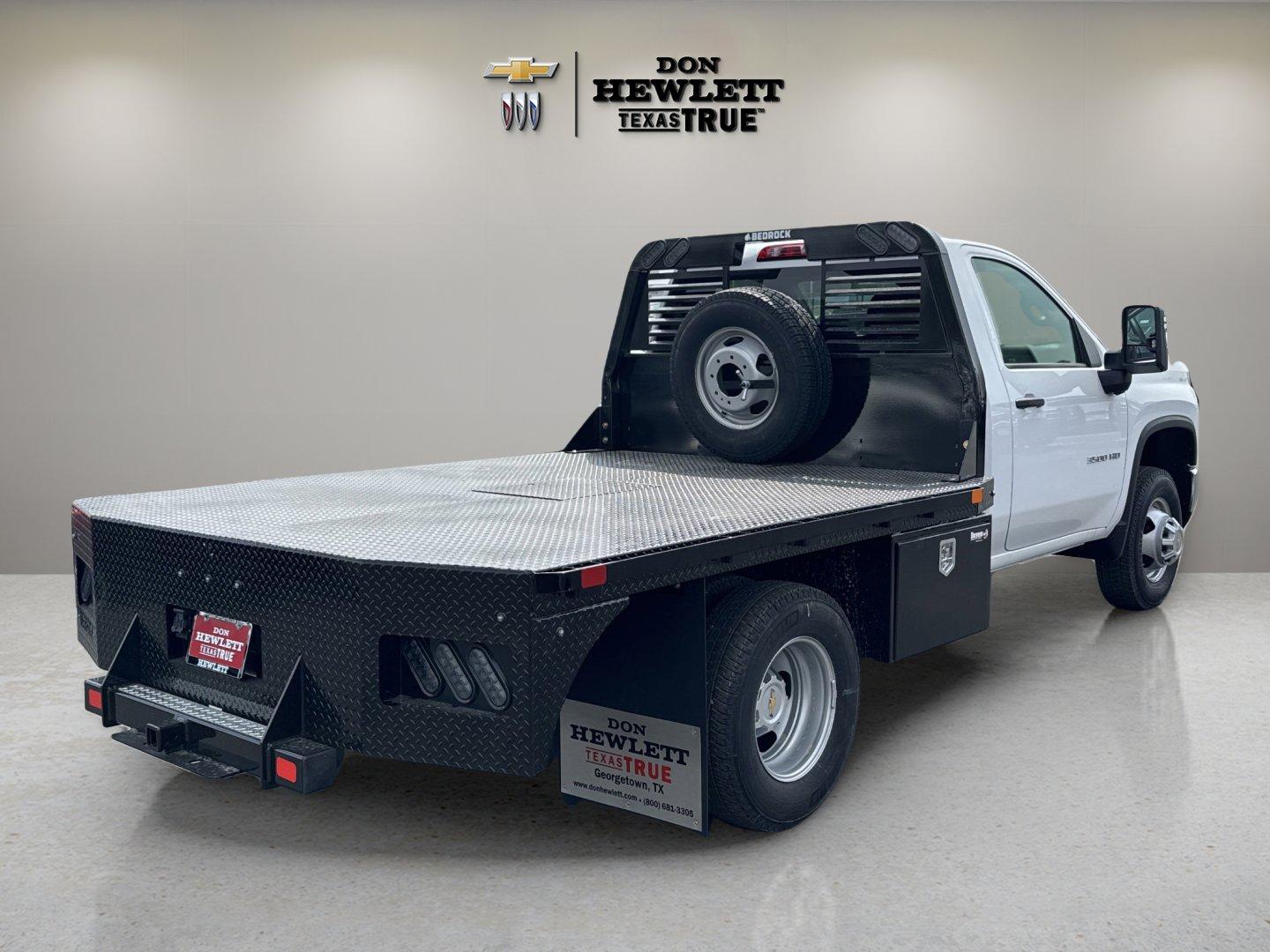 2025 Chevrolet Silverado 3500 HD Chassis Cab Vehicle Photo in GEORGETOWN, TX 78626-7508