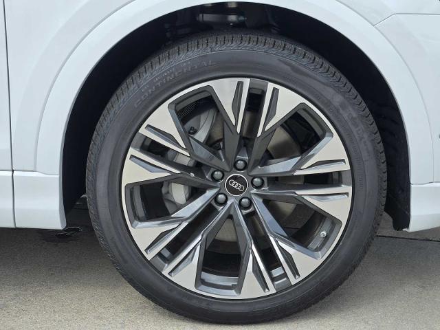 2025 Audi Q8 Vehicle Photo in SUGAR LAND, TX 77478