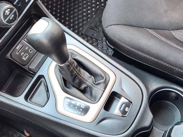2015 Jeep Cherokee Vehicle Photo in DENTON, TX 76210-9321