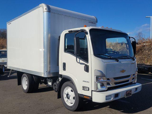 2024 Chevrolet Low Cab Forward 4500 Vehicle Photo in DANBURY, CT 06810-5034