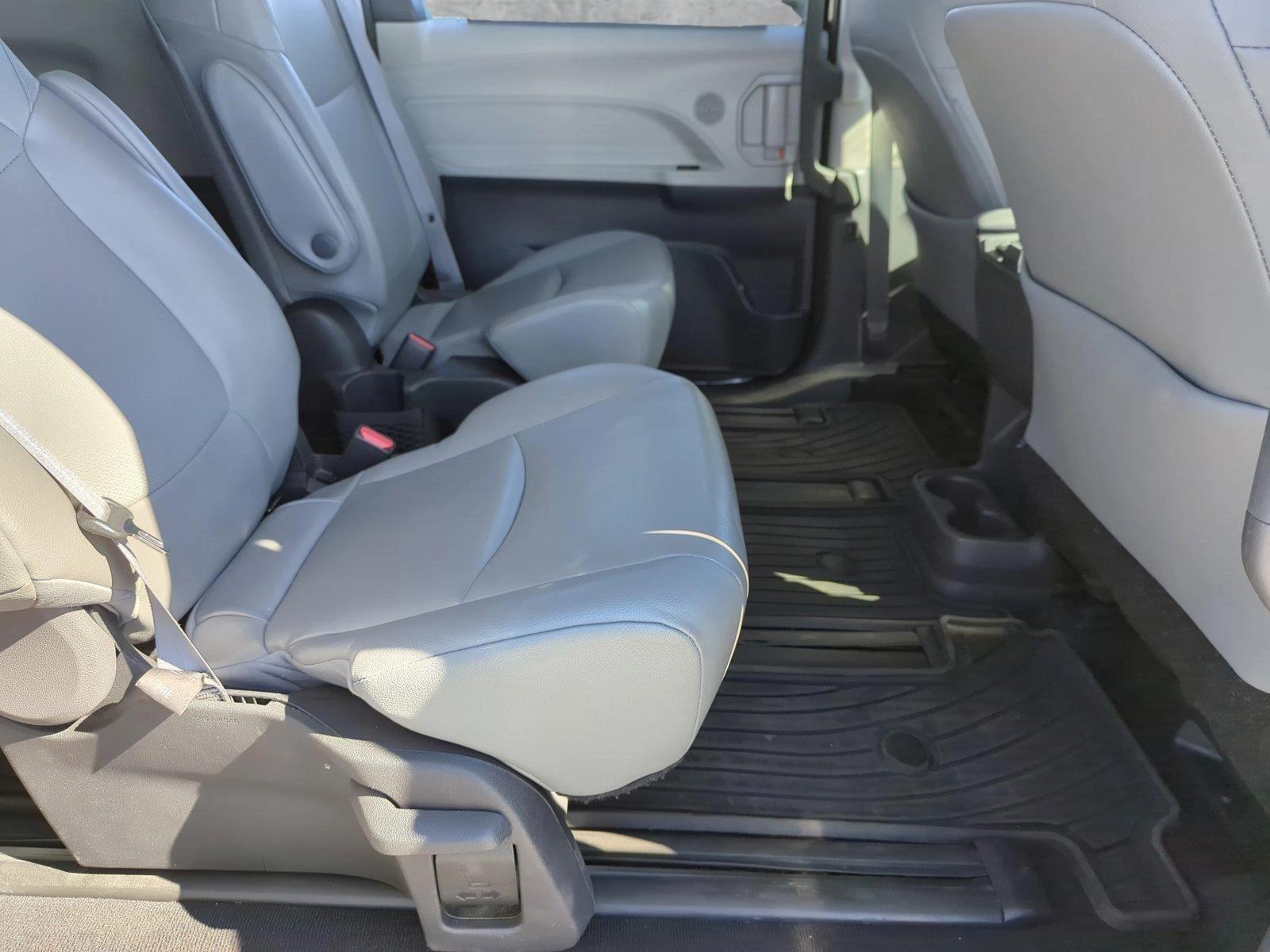 2022 Toyota Sienna Vehicle Photo in Ft. Myers, FL 33907