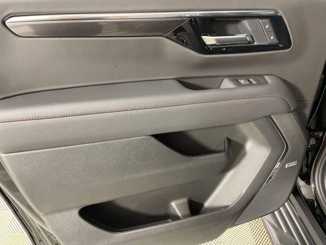 2025 Chevrolet Suburban Vehicle Photo in PHOENIX, AZ 85014-3381