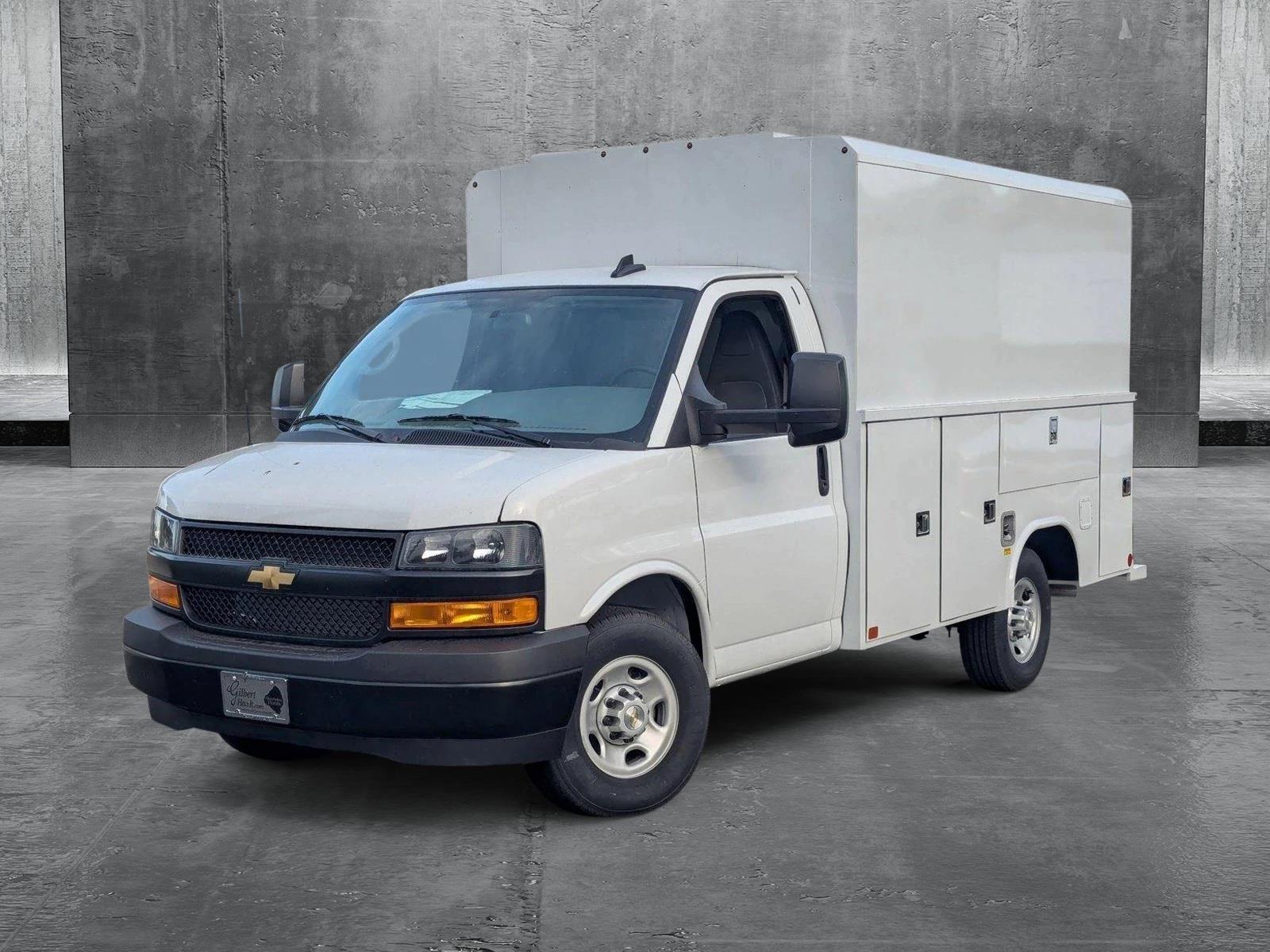 2024 Chevrolet Express Cutaway 3500 Vehicle Photo in GREENACRES, FL 33463-3207