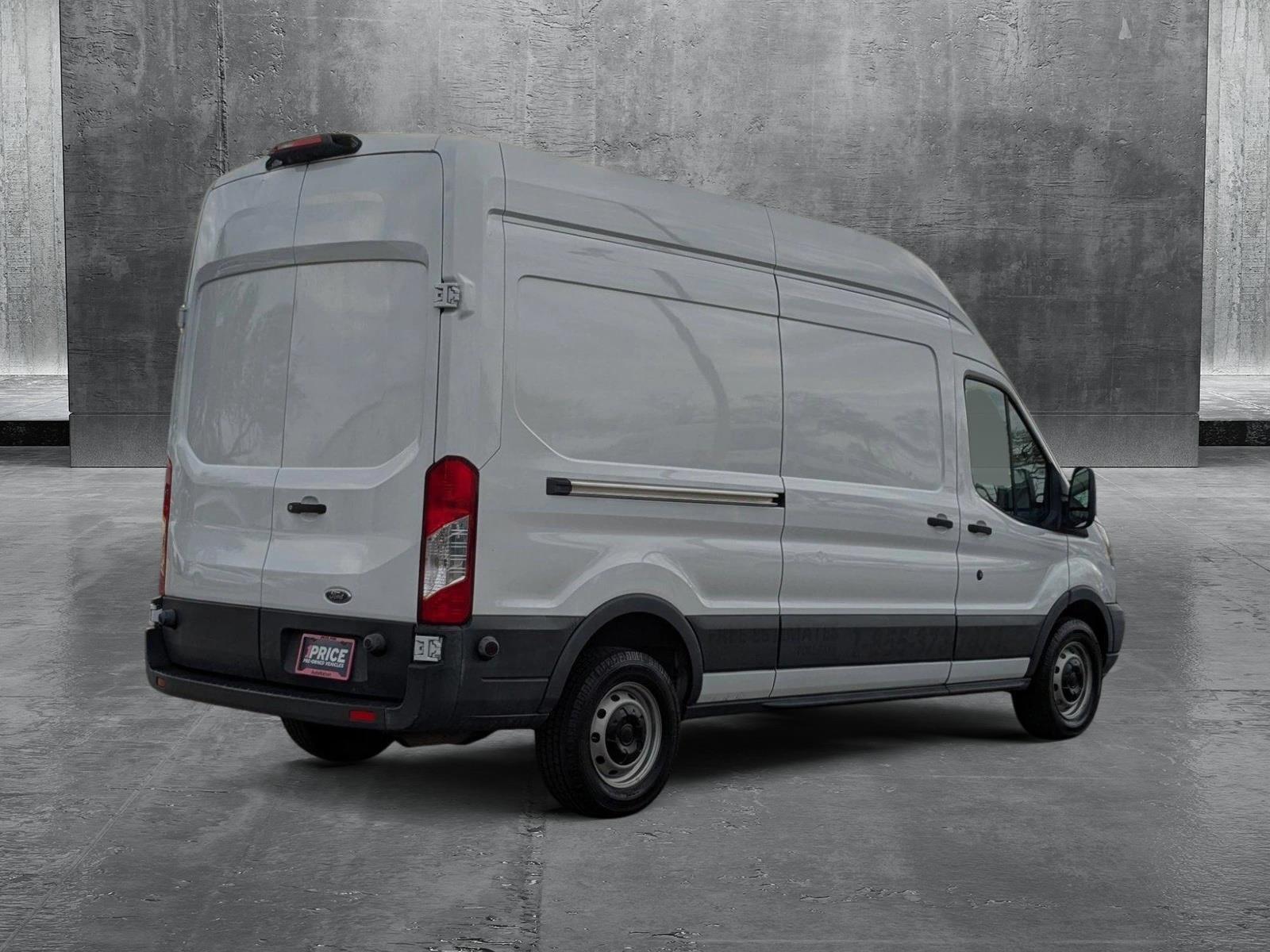 2018 Ford Transit Van Vehicle Photo in St. Petersburg, FL 33713