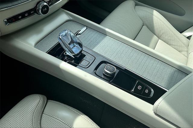 2025 Volvo XC60 Vehicle Photo in Houston, TX 77007
