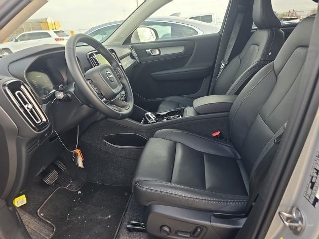 2025 Volvo XC40 Vehicle Photo in Houston, TX 77007