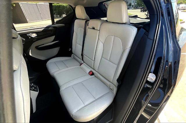 2025 Volvo XC40 Vehicle Photo in Houston, TX 77007