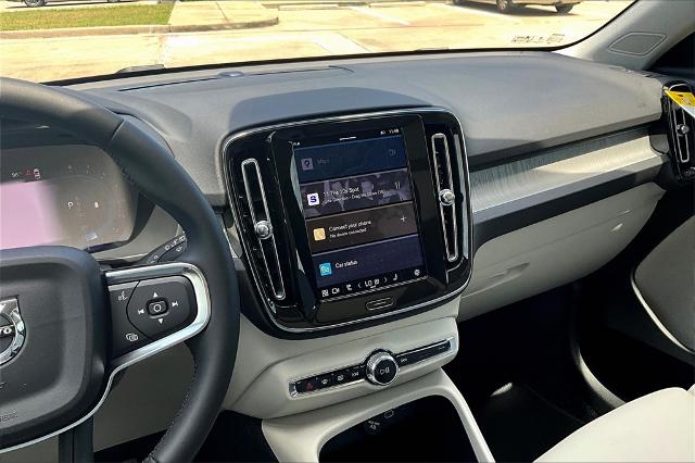 2025 Volvo XC40 Vehicle Photo in Houston, TX 77007