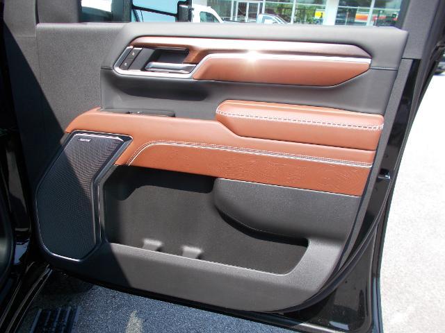 2025 GMC Sierra 2500 HD Vehicle Photo in LOWELL, MA 01852-4336