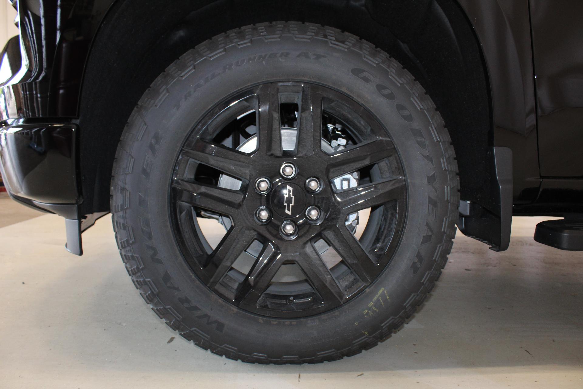 2025 Chevrolet Silverado 1500 Vehicle Photo in NORTHAMPTON, MA 01060-1120
