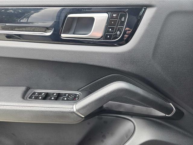2019 Porsche Cayenne Vehicle Photo in DENTON, TX 76210-9321