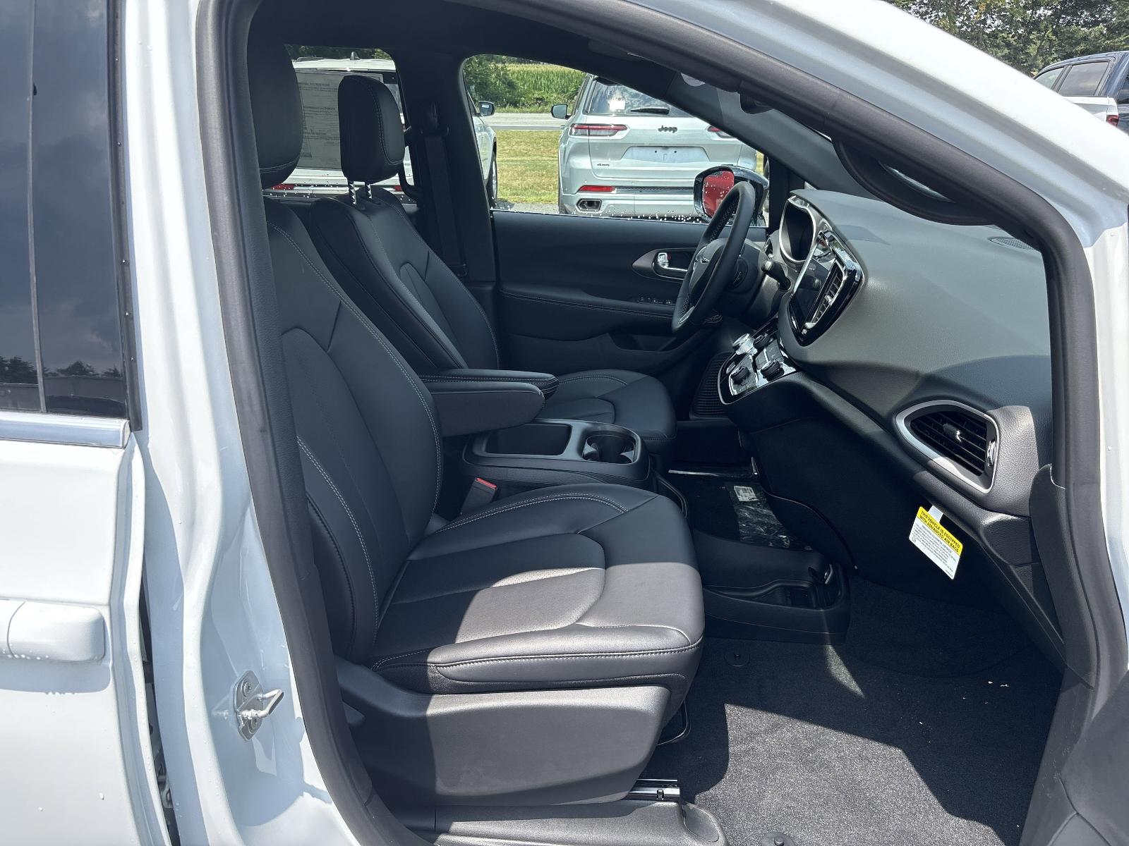 2025 Chrysler Voyager Vehicle Photo in Mechanicsburg, PA 17050-1707