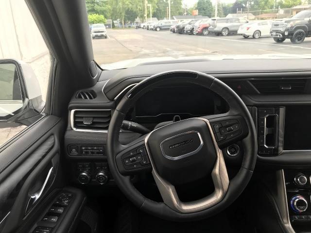 2024 GMC Yukon XL Vehicle Photo in GREEN BAY, WI 54303-3330