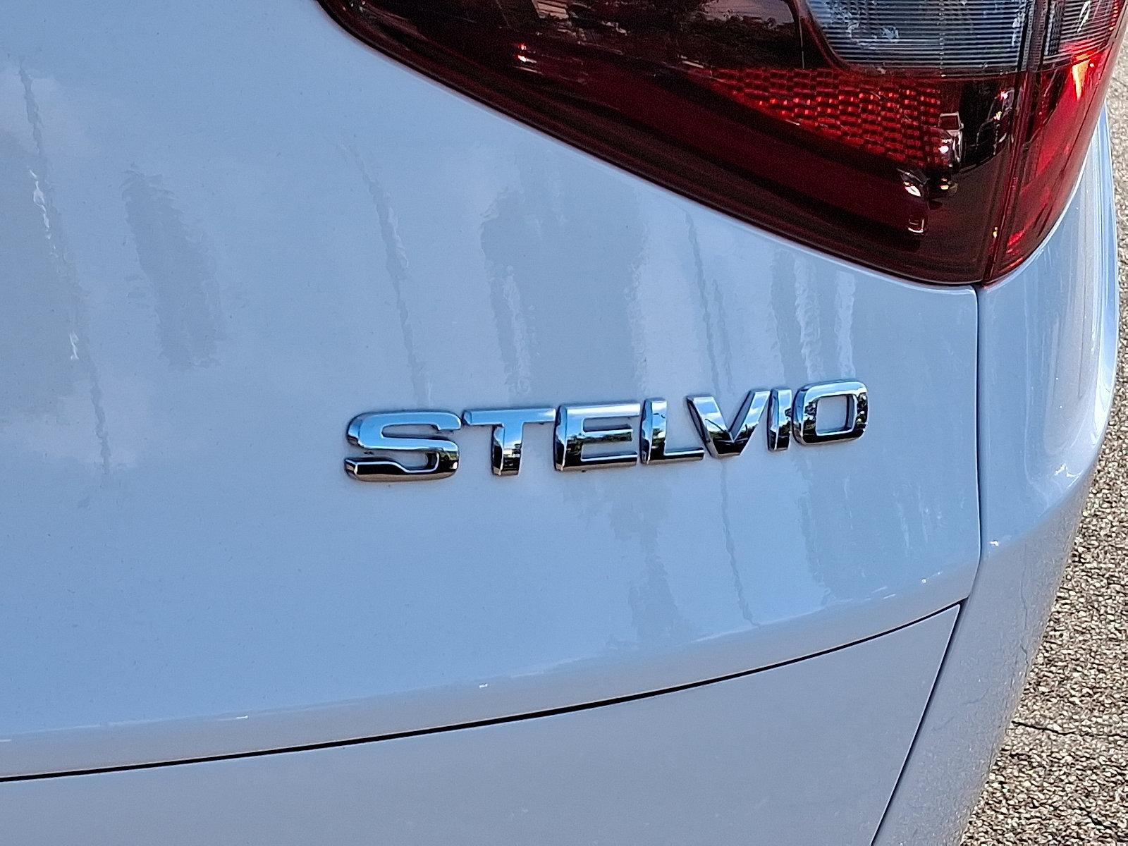 2022 Alfa Romeo Stelvio Vehicle Photo in Willow Grove, PA 19090