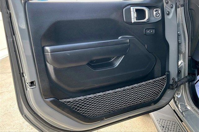 2021 Jeep Gladiator Vehicle Photo in TOPEKA, KS 66609-0000
