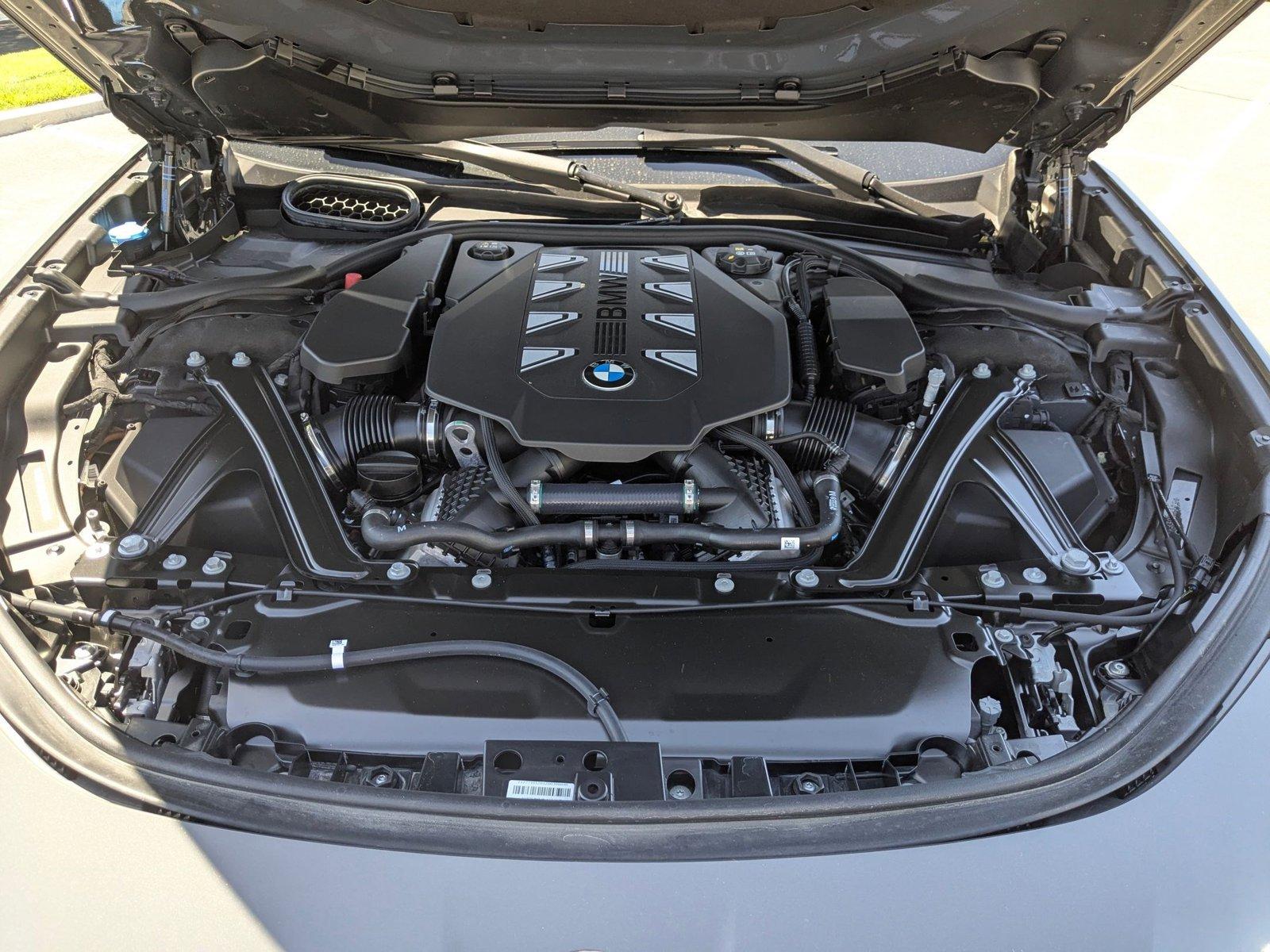 2024 BMW 760i xDrive Vehicle Photo in Valencia, CA 91355