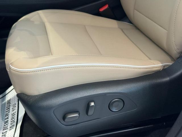 2025 Buick Enclave Vehicle Photo in COLUMBIA, MO 65203-3903