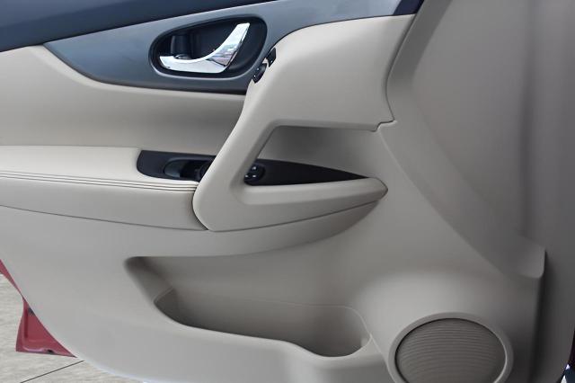 2015 Nissan Rogue Vehicle Photo in Green Bay, WI 54304