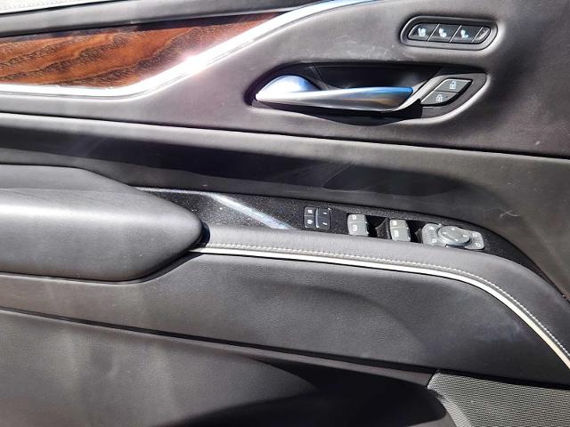 2022 Cadillac Escalade Vehicle Photo in DENTON, TX 76210-9321