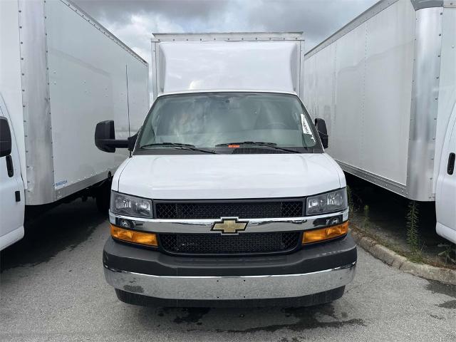 2024 Chevrolet Express Cutaway 3500 Vehicle Photo in ALCOA, TN 37701-3235