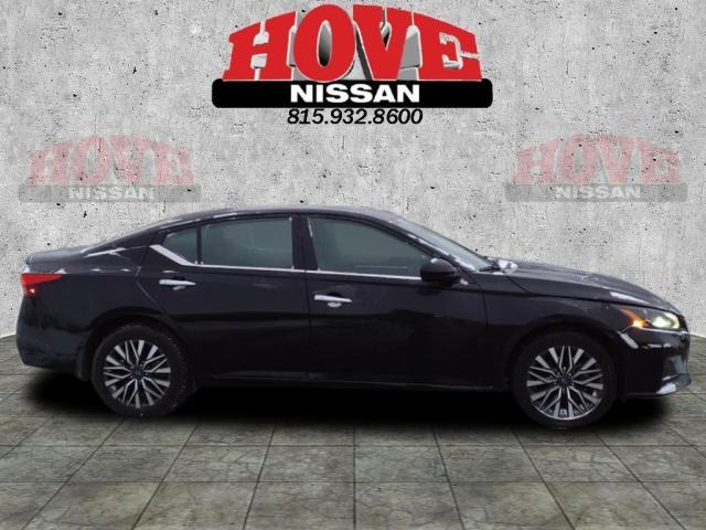 Used 2023 Nissan Altima SV with VIN 1N4BL4DW3PN393775 for sale in Bradley, IL