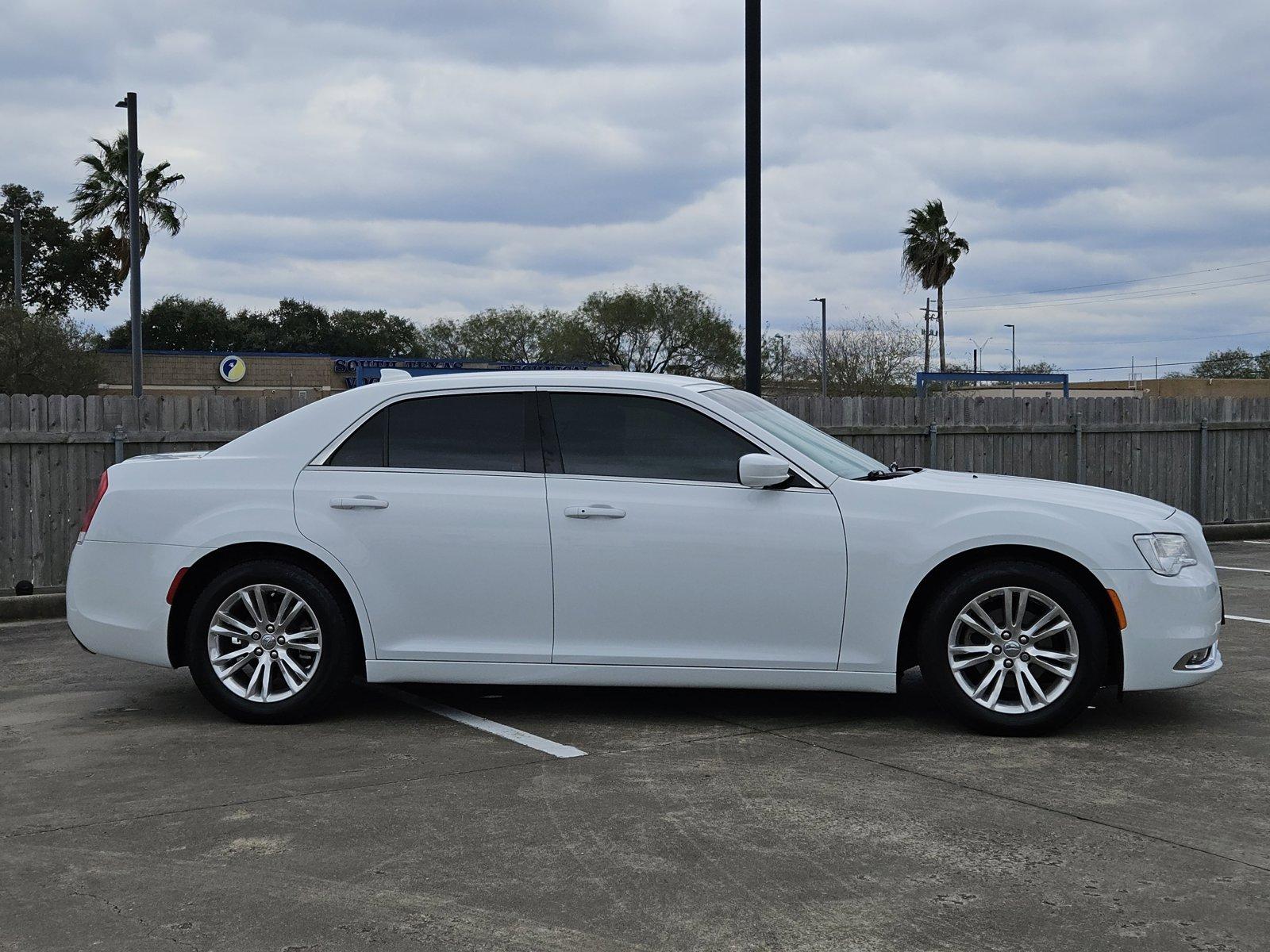 2021 Chrysler 300 Vehicle Photo in CORPUS CHRISTI, TX 78416-1100