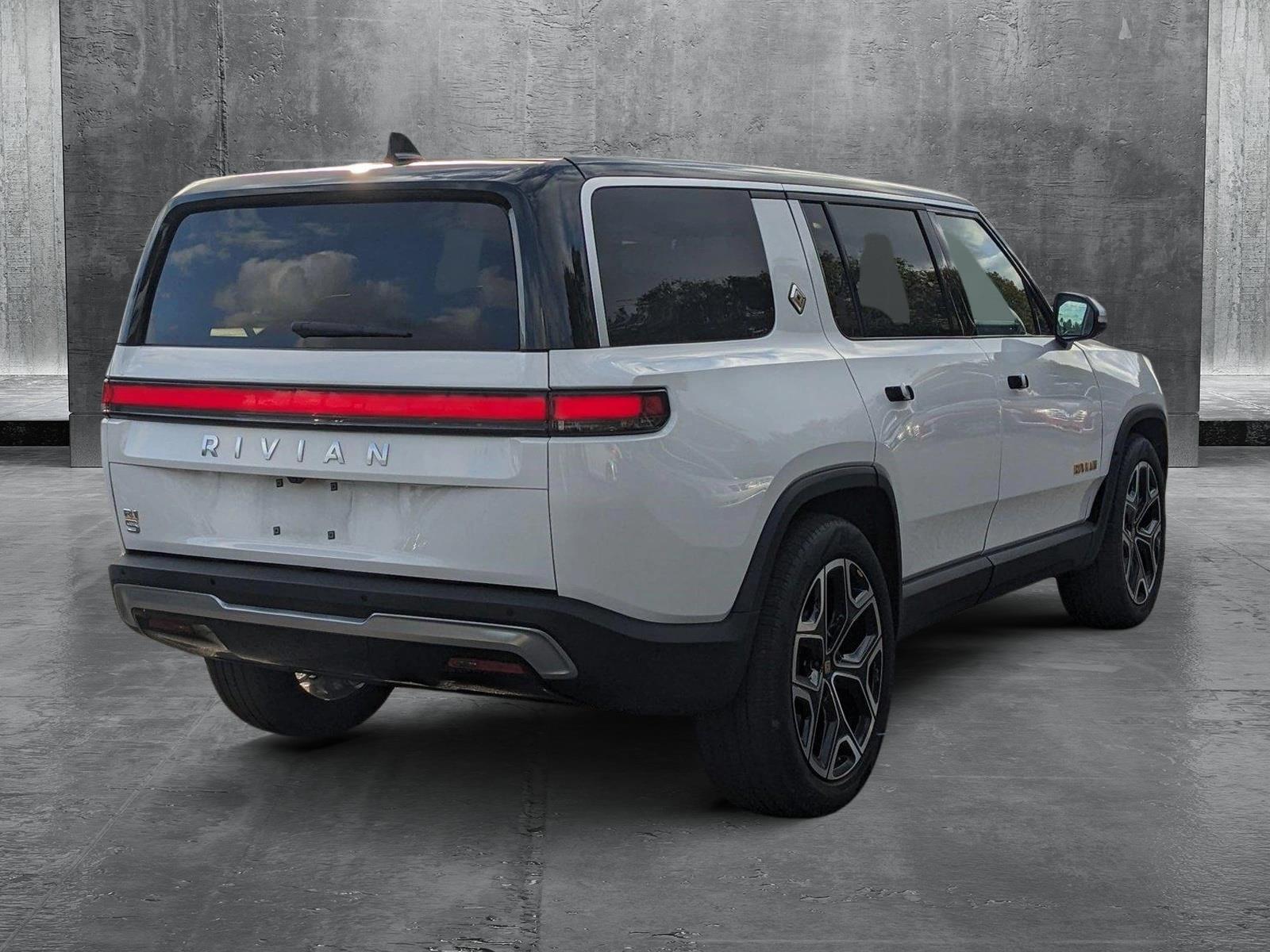 2022 Rivian R1S Vehicle Photo in WEST PALM BEACH, FL 33407-3296