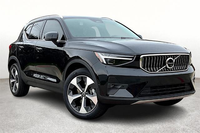 2025 Volvo XC40 Vehicle Photo in Houston, TX 77007