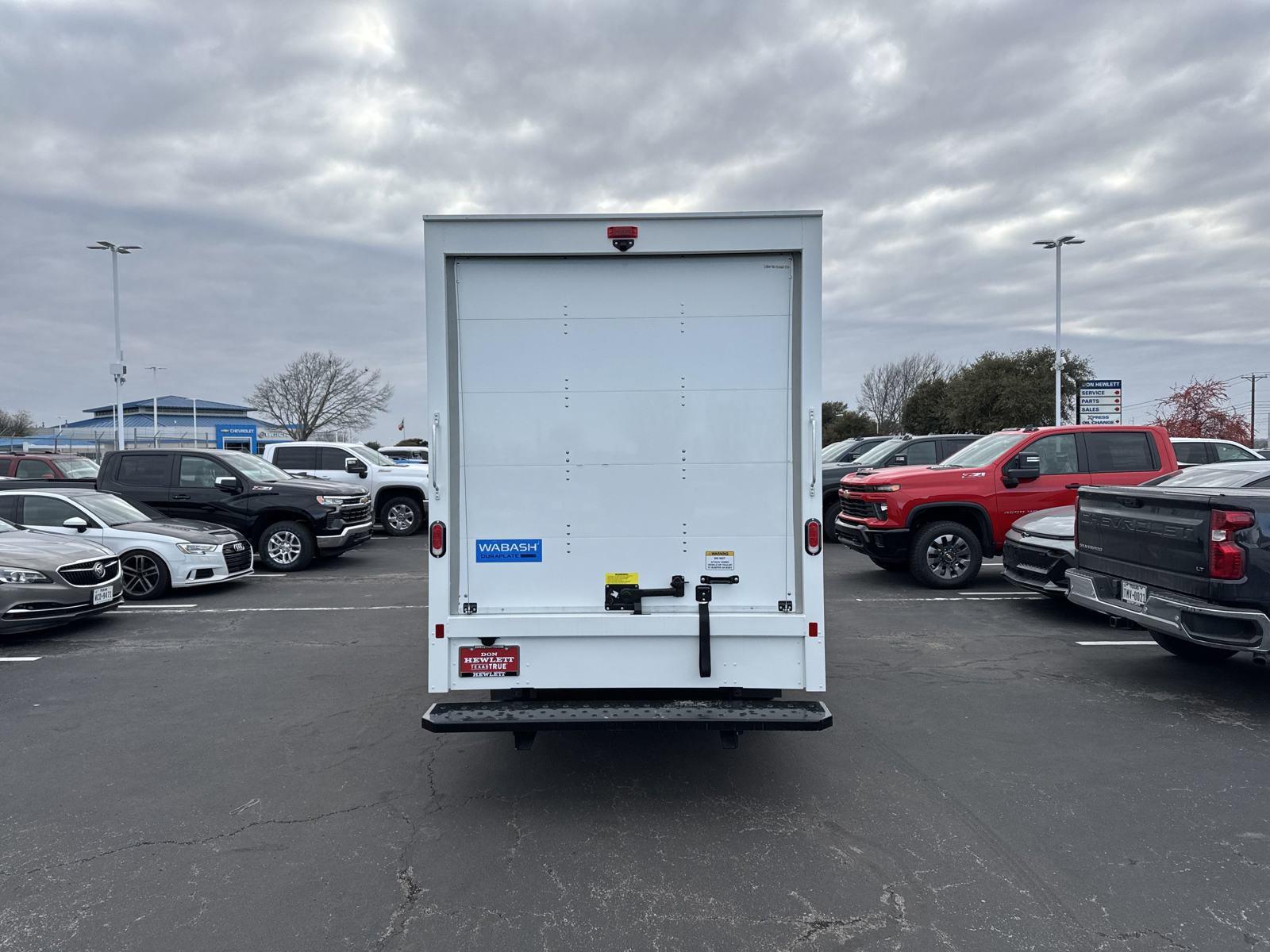 2024 Chevrolet Express Cutaway 3500 Vehicle Photo in GEORGETOWN, TX 78626-7508