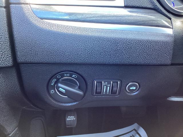 2022 Chrysler 300 Vehicle Photo in Gardner, MA 01440