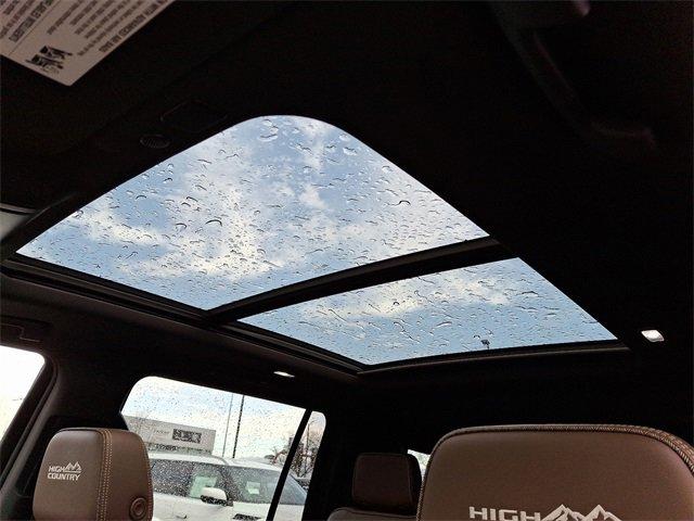 2021 Chevrolet Suburban Vehicle Photo in Willow Grove, PA 19090